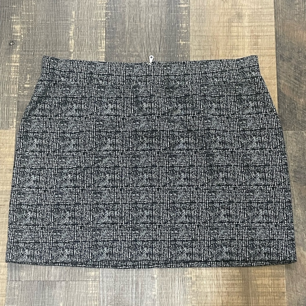 Apt. 9‎ Womens Black White Textured Knit Mini Skirt Size L Exposed Back Zip